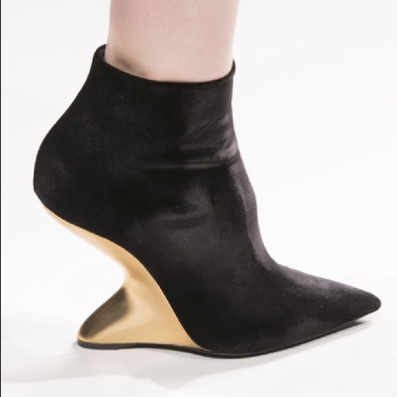 Salvatore Ferragamo Bolgheri Cut-Out Wedge Booties - Picture 2 of 8